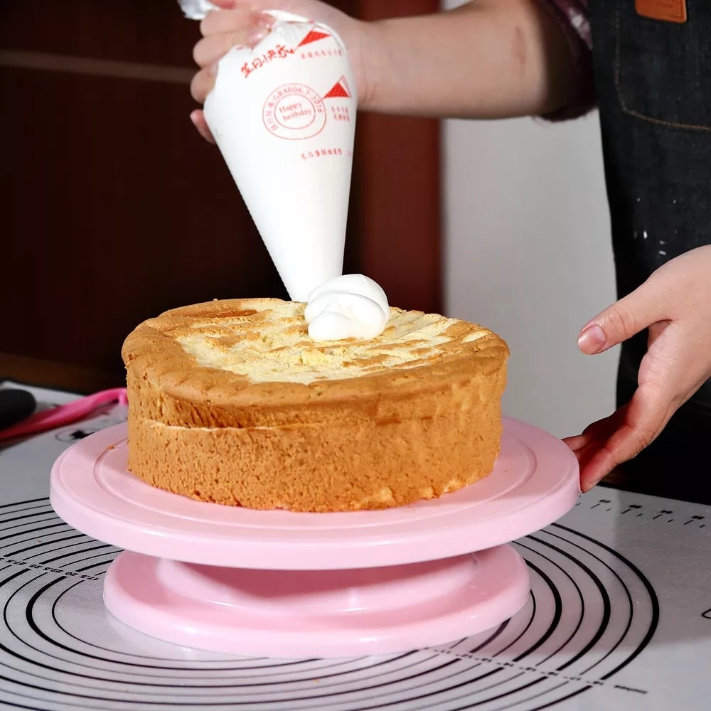 Adorable penguin-shaped egg holders cook six eggs at a time