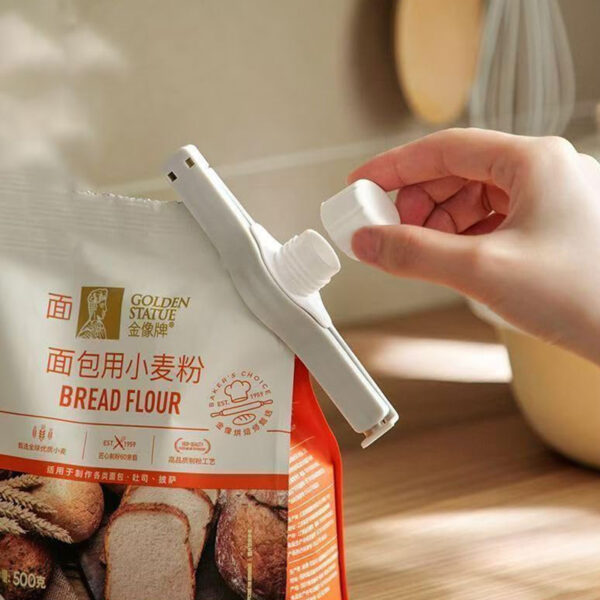 Bag Clips for Food Storage Sealing Clips with Pour Spouts Food Sealing Bag Clips Plastic Clamp for All Food Cat and Dog Food Storage and Organization
