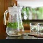 2 L Acrylic Carafe Pitcher with Lid and Handle Unbreakable Jug Drink Container for Water Iced Tea Juice and Cold Beverage 1 Piece Transparent - Image 2