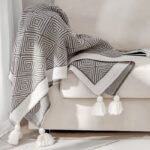 130 CM X 150 CM Knitted Throw Blanket with Tassels Diamond Pattern Soft Warm Breathable for Bedspread Couch and Sofa 1 Piece Brown