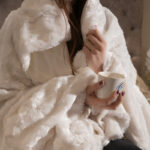 200 CM X 220 CM Cannon Faux Fur Throw Blanket Super Soft Fleece Thick and Warm Non-Allergic for Bedspread Sofa and Couch 1 Piece White